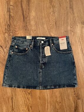 NWT Levi’s Icon Denim Skirt